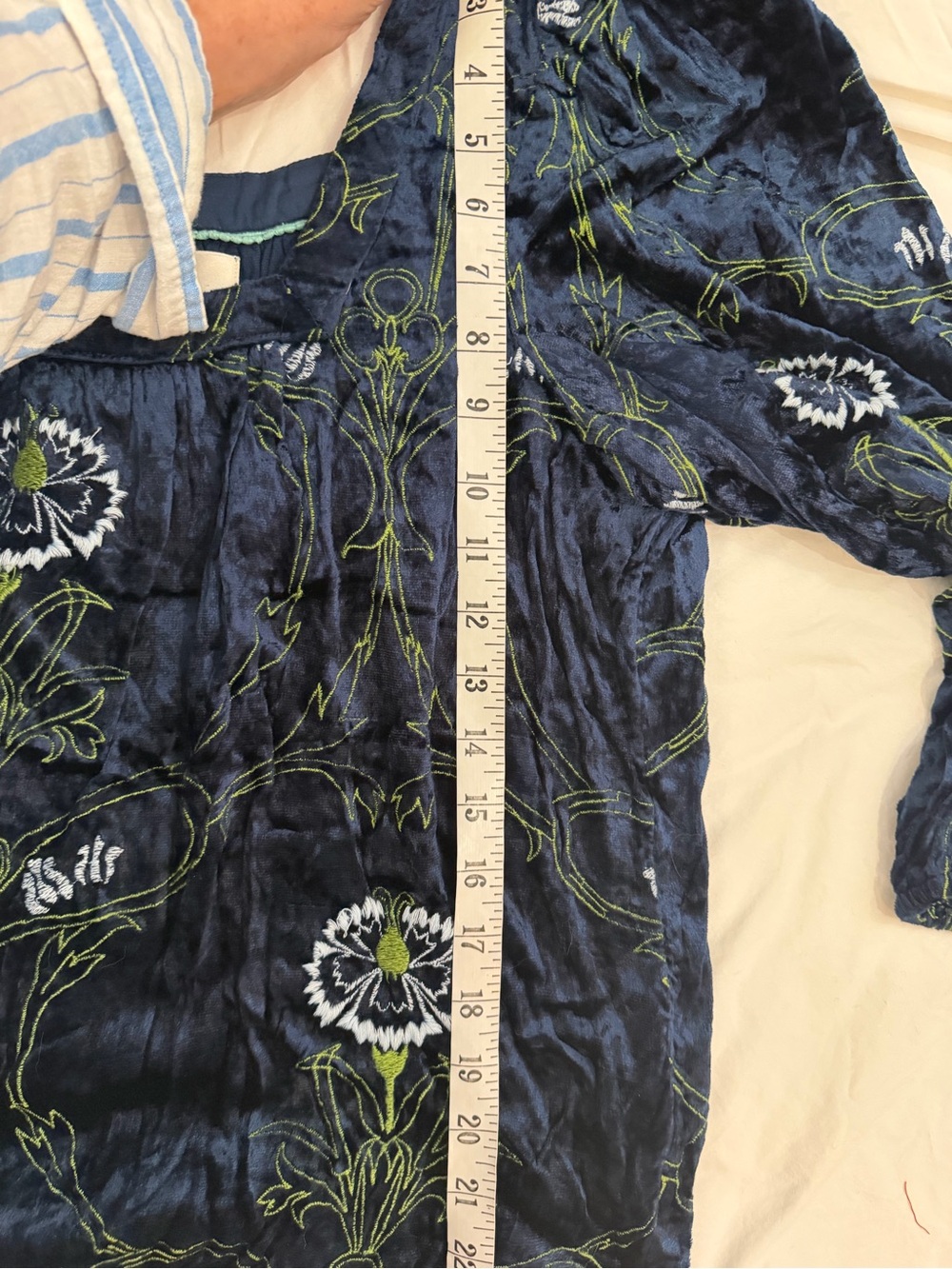 ANTHROPOLOGIE Velvet Embroidered Blouse Blue L - Picture 9 of 10